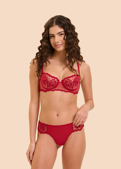 Intrigue Sheer Demi - Opera Red