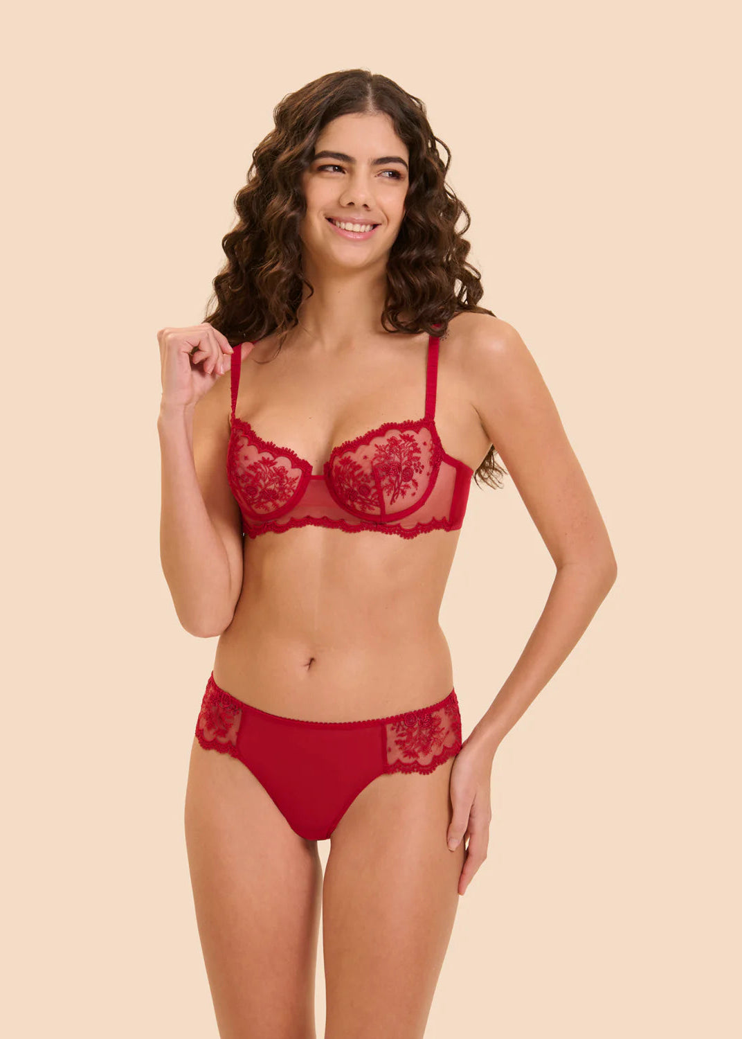 Intrigue Sheer Demi - Opera Red